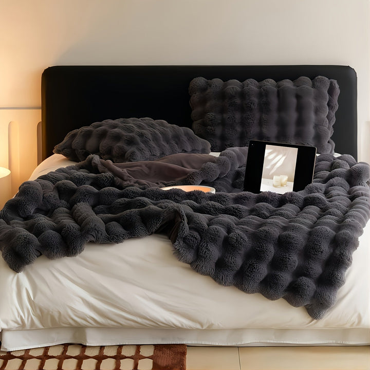 Lisslune | Premium Fleece Blanket with Elegant Design