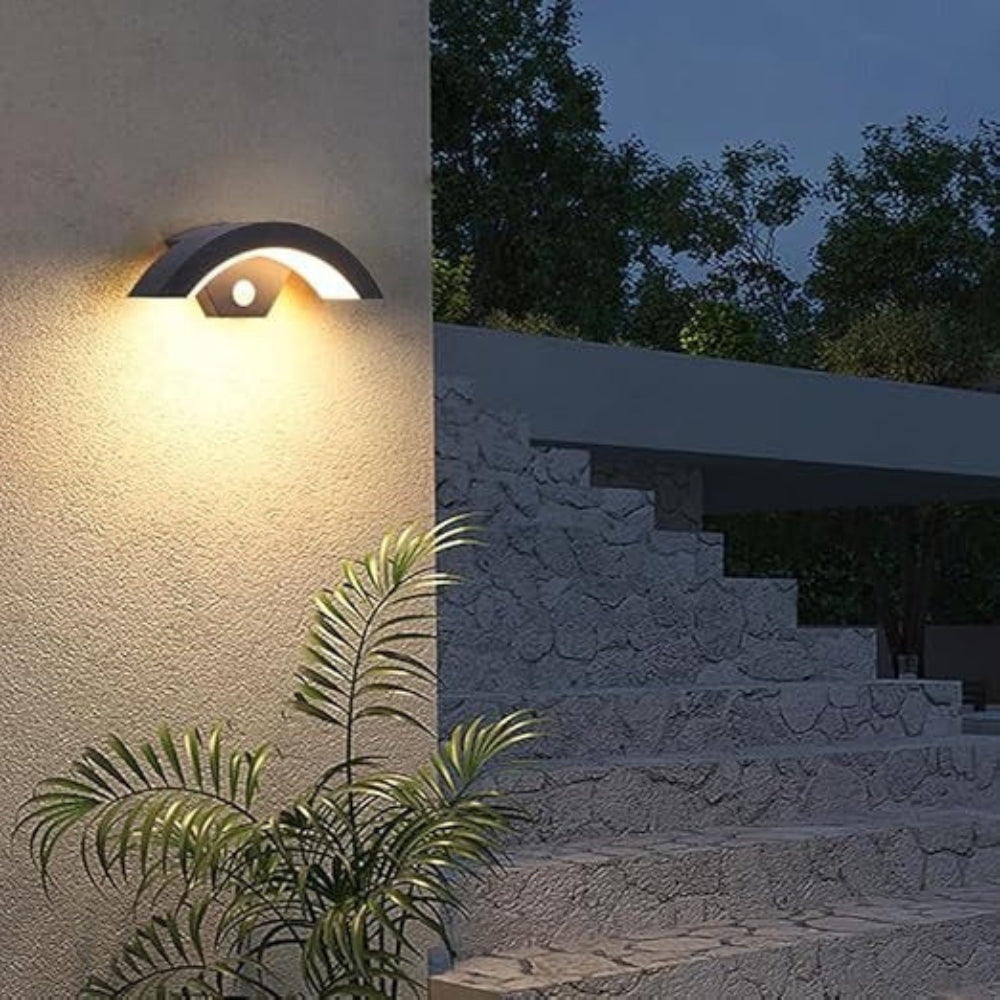 Lisslune | EyeGlow adjustable wall lamp – elegant minimalist design