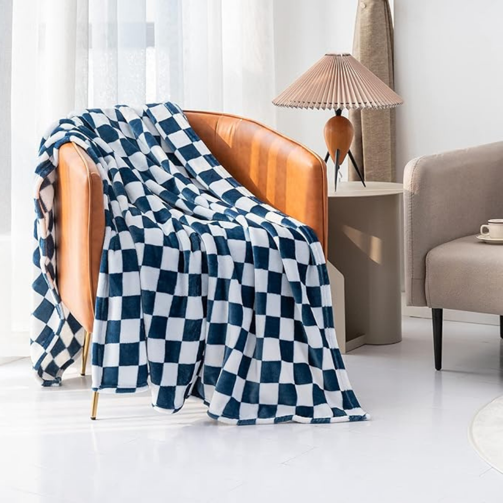 Lisslune | Stylish blanket in checkered pattern for your home