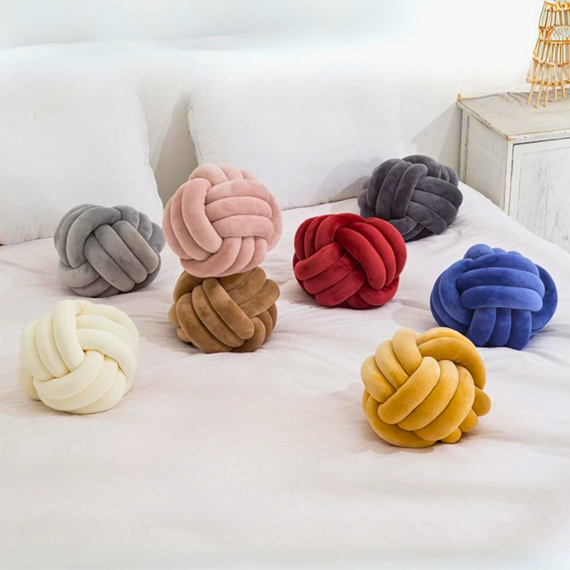 Lisslune | Scandinavian Knot Cushion made of Velvet