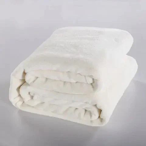 Lisslune | Maxime | Cozy Fleece Blanket for All Seasons - Extra Soft and Warm