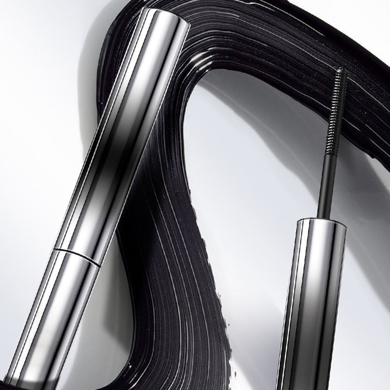 Lisslune | Waterproof and smudge-proof mascara in metal bottle
