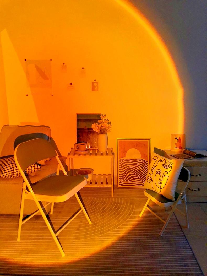 Lisslune | CosmoGlow Astronaut LED Table Lamp – Create a Magical Cosmic Atmosphere