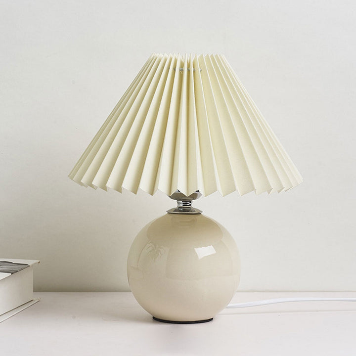 Lisslune | Nordic minimalist 1-light table lamp made of ceramic with pleats