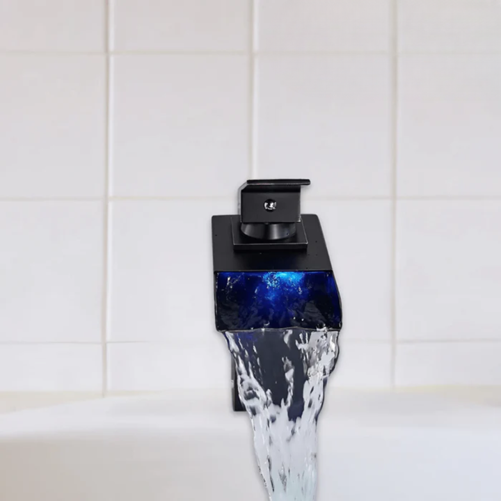 Lisslune | VidricLED - Temperature dependent wall-mounted faucet