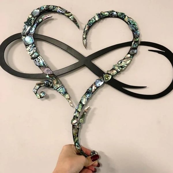 Lisslune | InfinityHeart Wall Decor – Iron Wall Sculpture with Symbol of Eternal Love