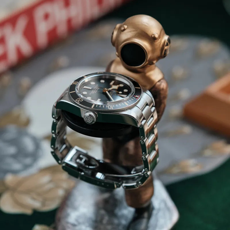 Lisslune | Deep Diver Elegant Watch Display Stand