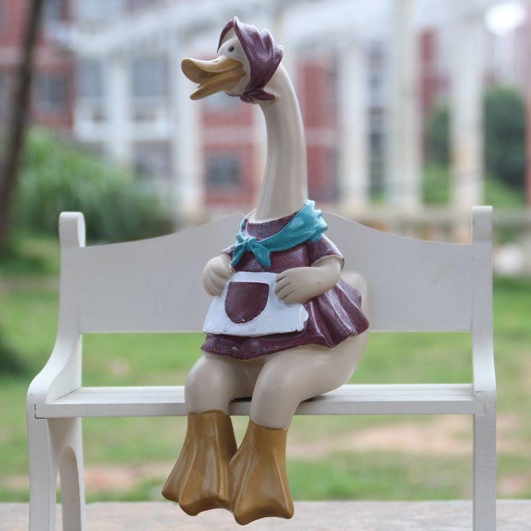 Lisslune | Playful Hand-Painted North Duck Duo for Enchanting Home and Garden Decoration