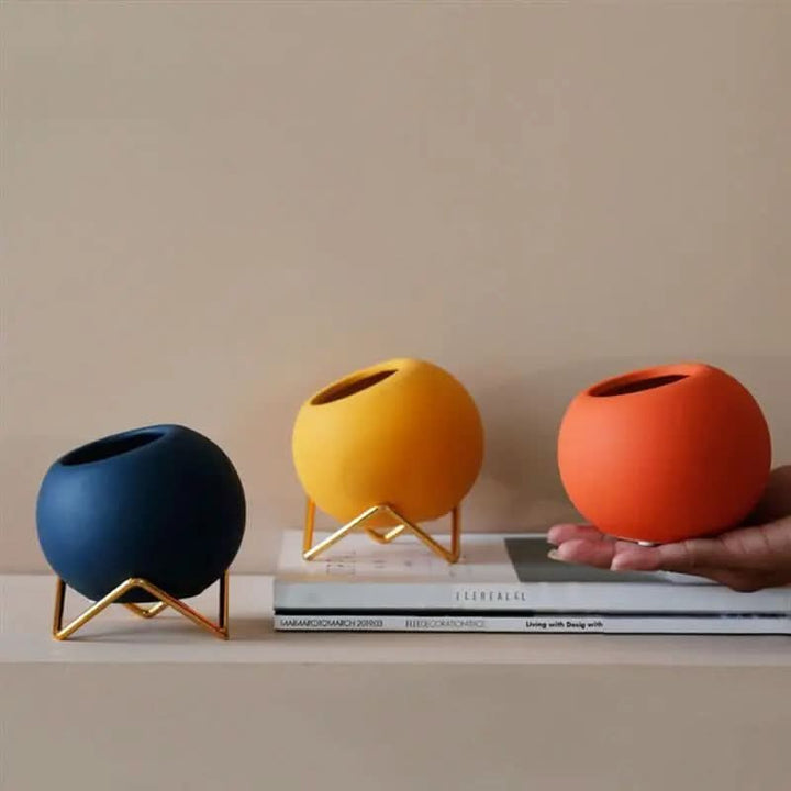 Lisslune | Modern Ceramic Plant Pot with Metal Stand in Vibrant Colors