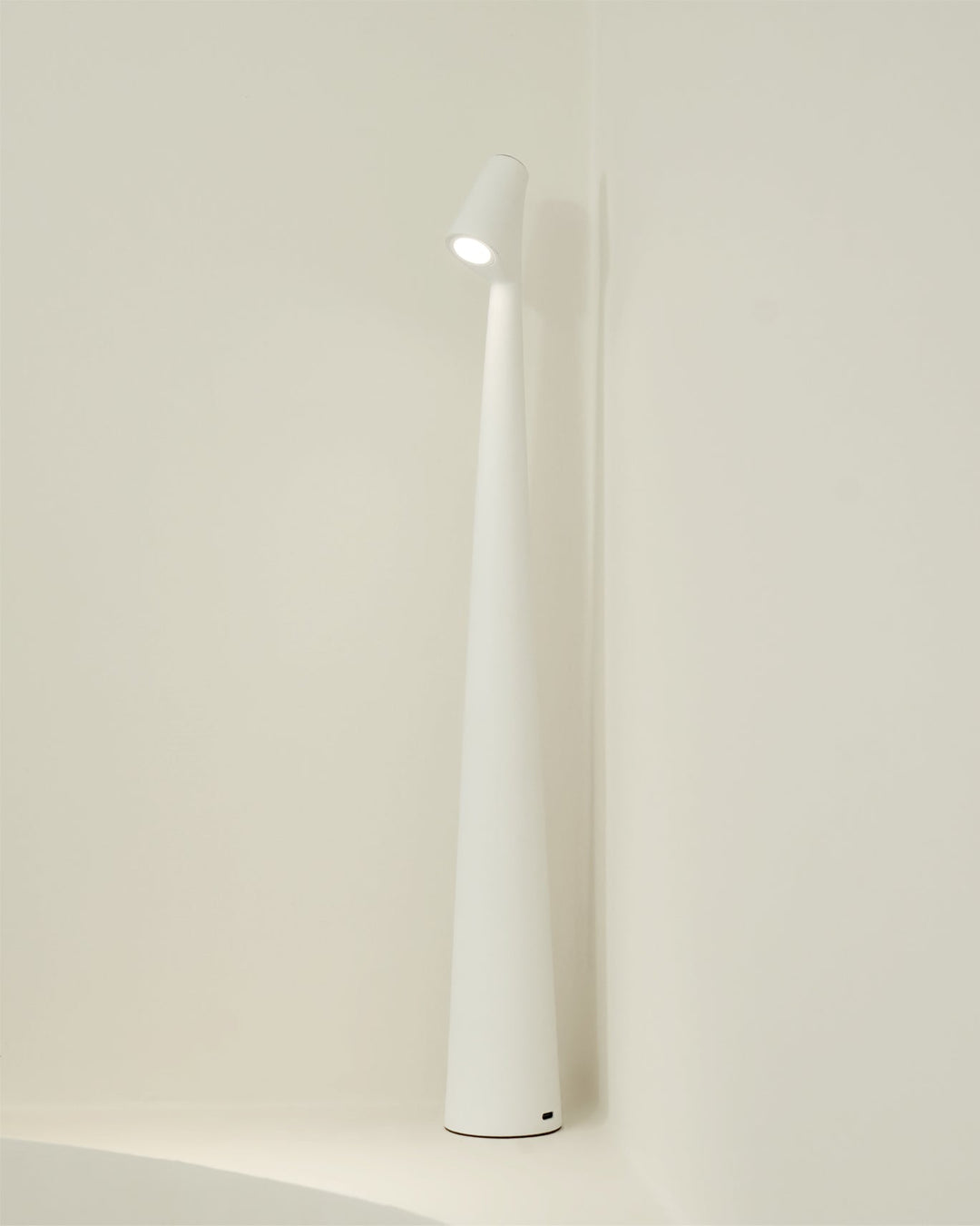Lisslune | EcoLight – Energy-Efficient Rechargeable Desk Lamp