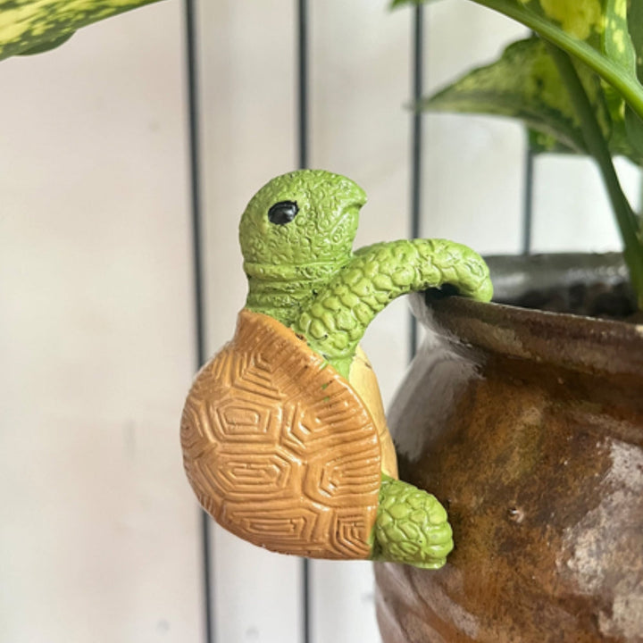 Lisslune | Arden Hanging Turtle Resin Pot Ornament