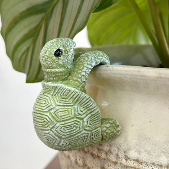 Lisslune | Arden Hanging Turtle Resin Pot Ornament
