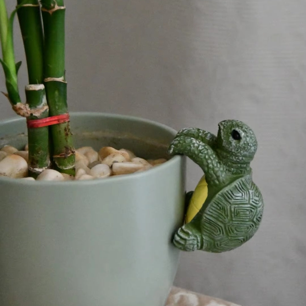 Lisslune | Arden Hanging Turtle Resin Pot Ornament