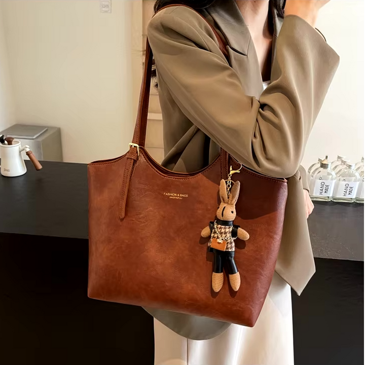 Lisslune | Mirella | Classic Women’s Shopper Bag with Charm – Elegant, Spacious & Timeless