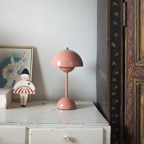 Lisslune | Stylish Auroraglo LED table lamp for the living room