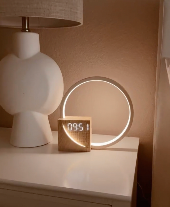 Lisslune | Sunrise Simulation Alarm Clock with Built-In Charger
