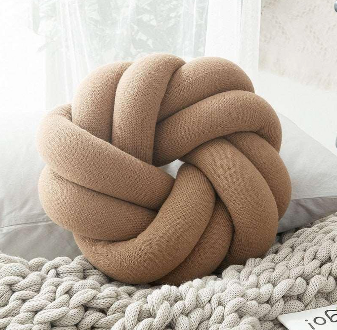 Lisslune | Weave-Stylish Knot-Cushion for Modern Comfort
