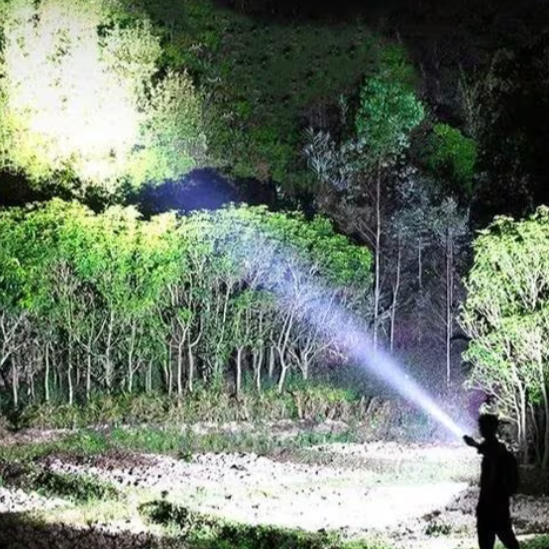 Lisslune | BlazeBeam - Compact tactical LED flashlight