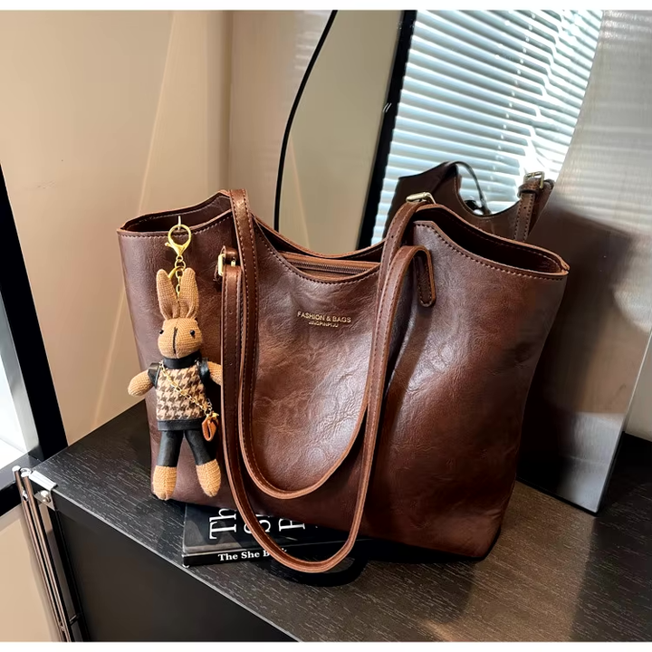 Lisslune | Mirella | Classic Women’s Shopper Bag with Charm – Elegant, Spacious & Timeless