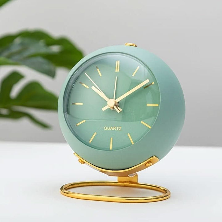 Lisslune | Retro Analog Alarm Clock with Silent Movement
