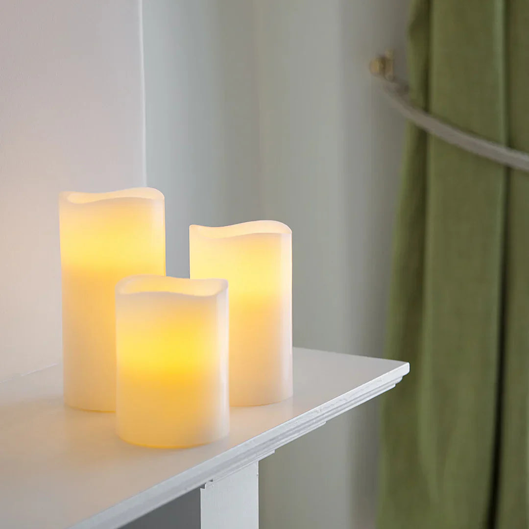 Lisslune | Set with 3 tall flameless wax LED candles