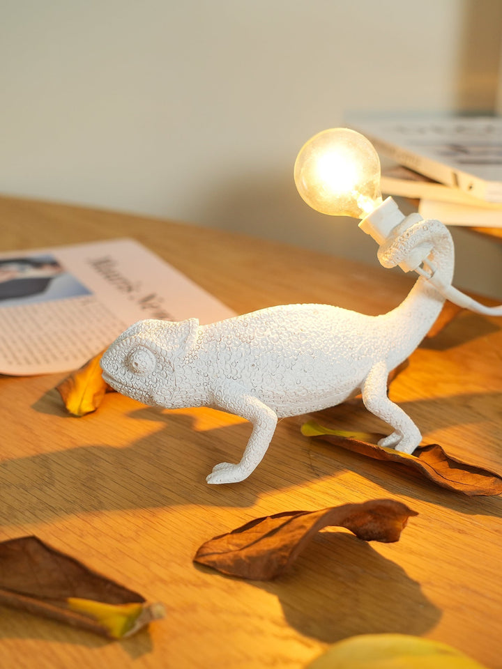 Lisslune | CamouGlow – Resin Table Lamp with Charming Chameleon Detail
