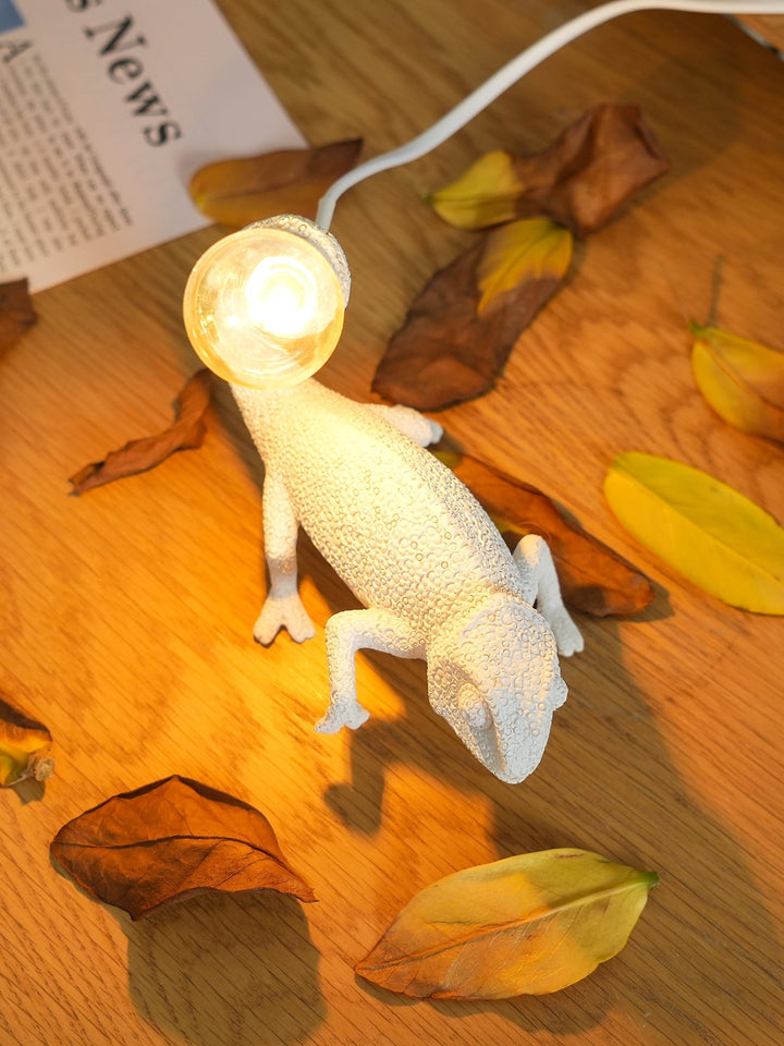 Lisslune | CamouGlow – Resin Table Lamp with Charming Chameleon Detail