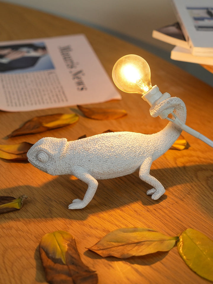 Lisslune | CamouGlow – Resin Table Lamp with Charming Chameleon Detail