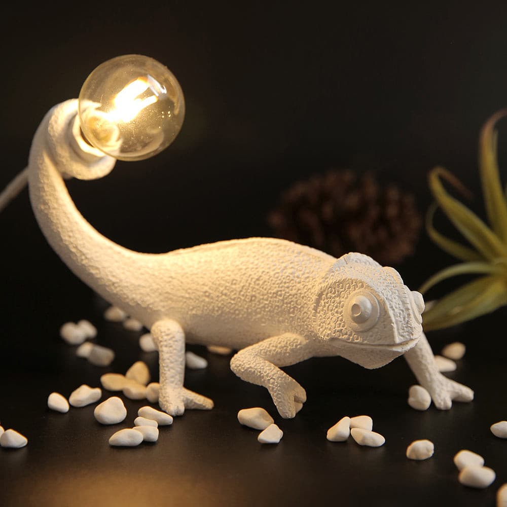 Lisslune | CamouGlow – Resin Table Lamp with Charming Chameleon Detail
