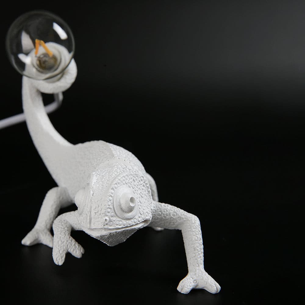 Lisslune | CamouGlow – Resin Table Lamp with Charming Chameleon Detail
