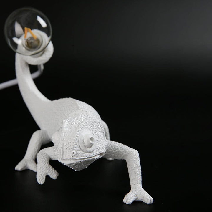Lisslune | CamouGlow – Resin Table Lamp with Charming Chameleon Detail