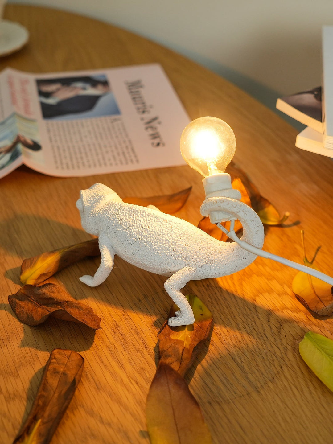 Lisslune | CamouGlow – Resin Table Lamp with Charming Chameleon Detail