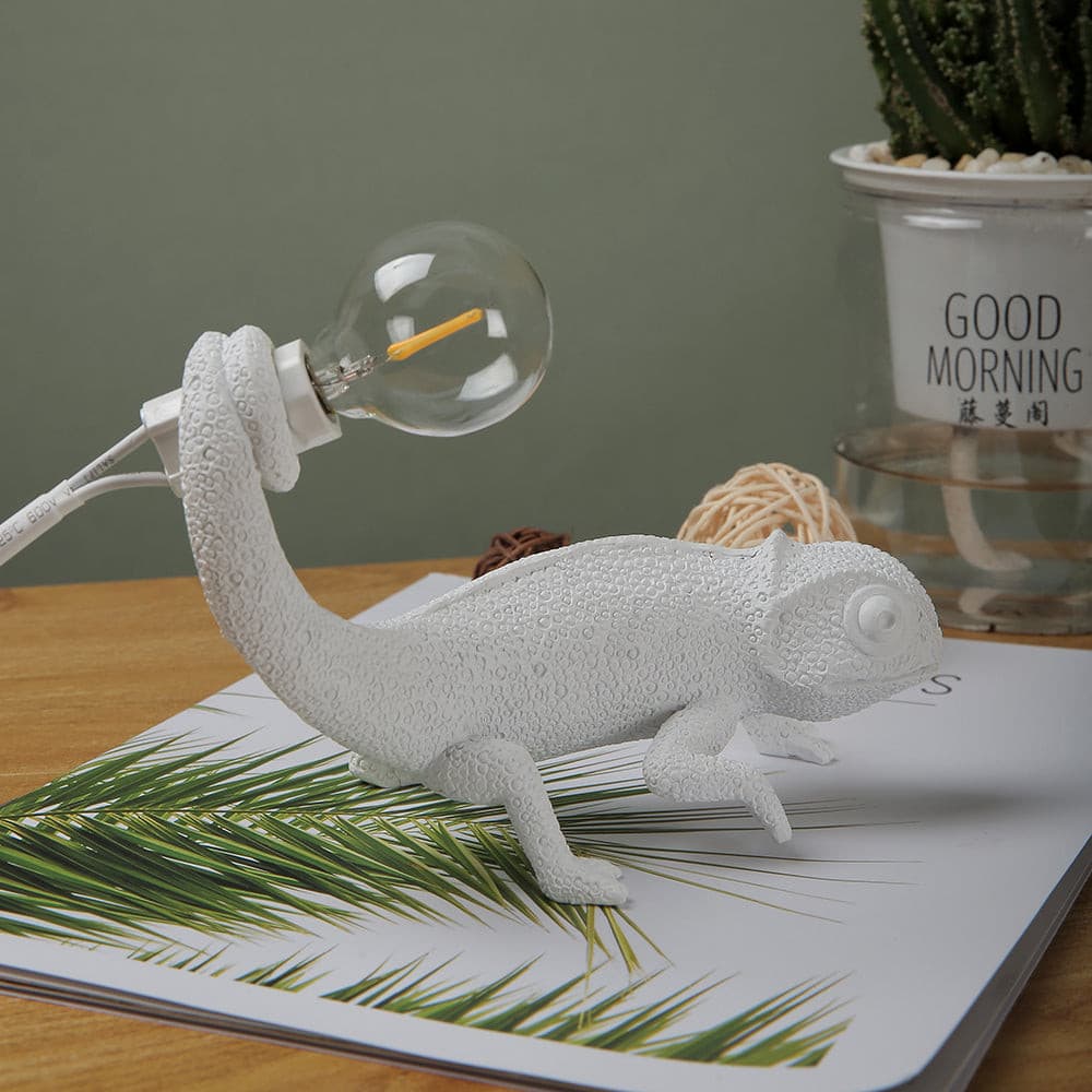 Lisslune | CamouGlow – Resin Table Lamp with Charming Chameleon Detail