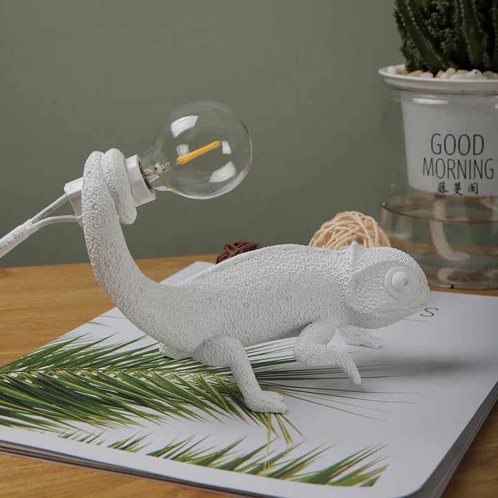 Lisslune | CamouGlow – Resin Table Lamp with Charming Chameleon Detail