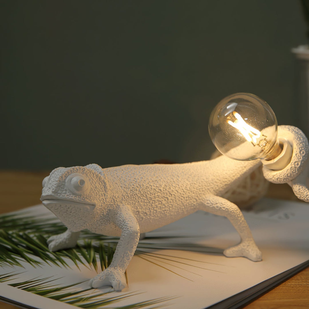 Lisslune | CamouGlow – Resin Table Lamp with Charming Chameleon Detail