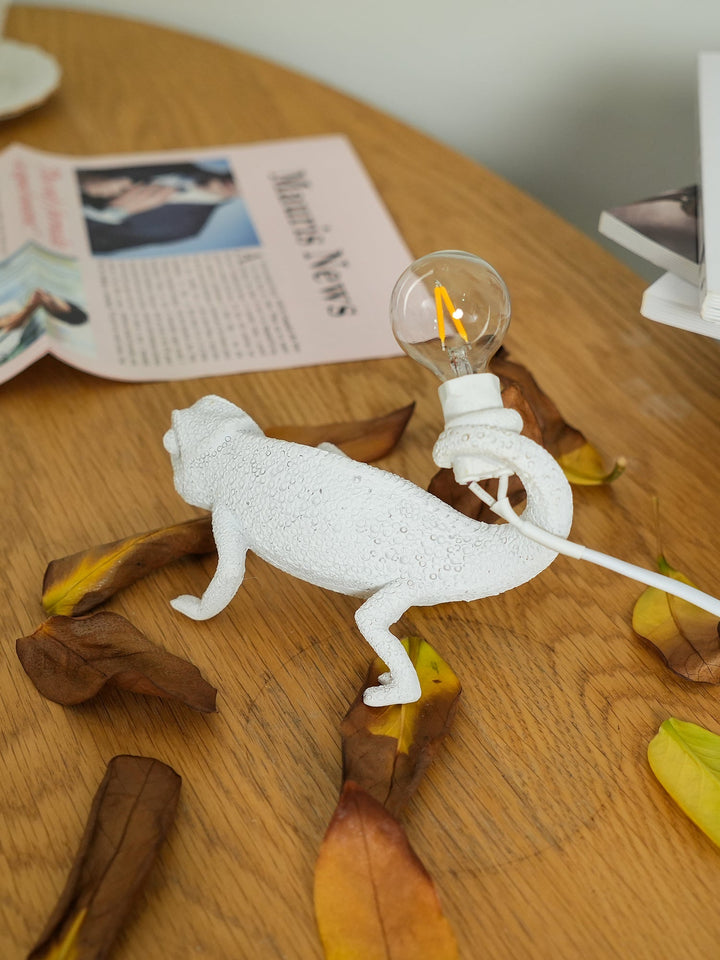 Lisslune | CamouGlow – Resin Table Lamp with Charming Chameleon Detail