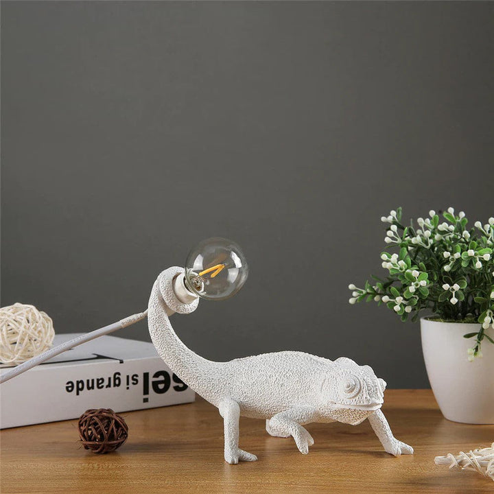 Lisslune | CamouGlow – Resin Table Lamp with Charming Chameleon Detail