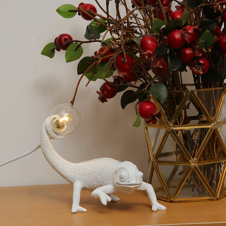 Lisslune | CamouGlow – Resin Table Lamp with Charming Chameleon Detail