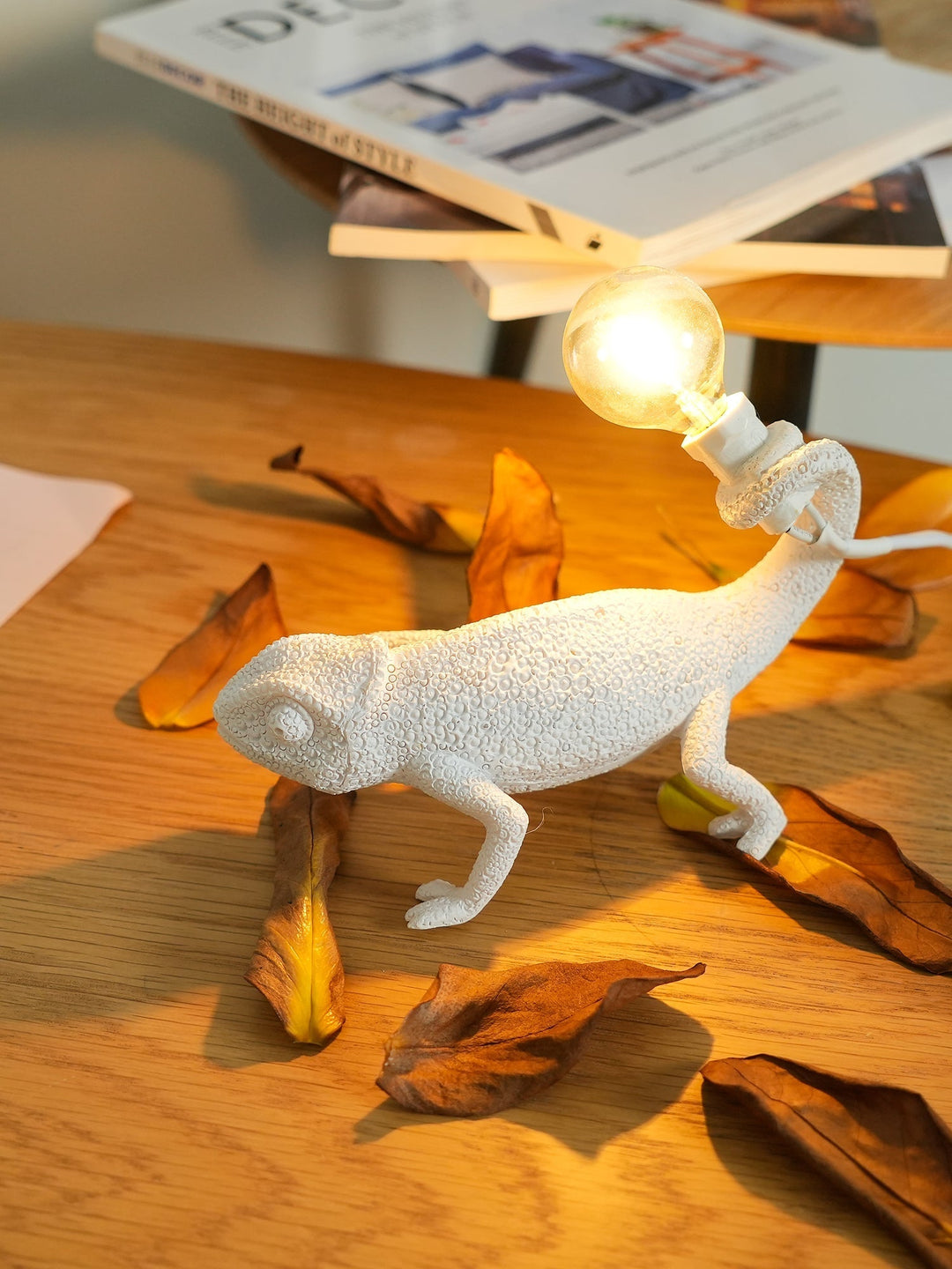 Lisslune | CamouGlow – Resin Table Lamp with Charming Chameleon Detail