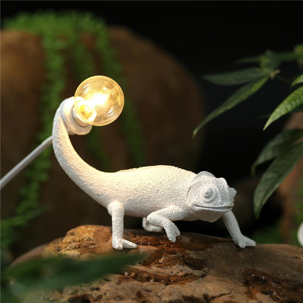 Lisslune | CamouGlow – Resin Table Lamp with Charming Chameleon Detail