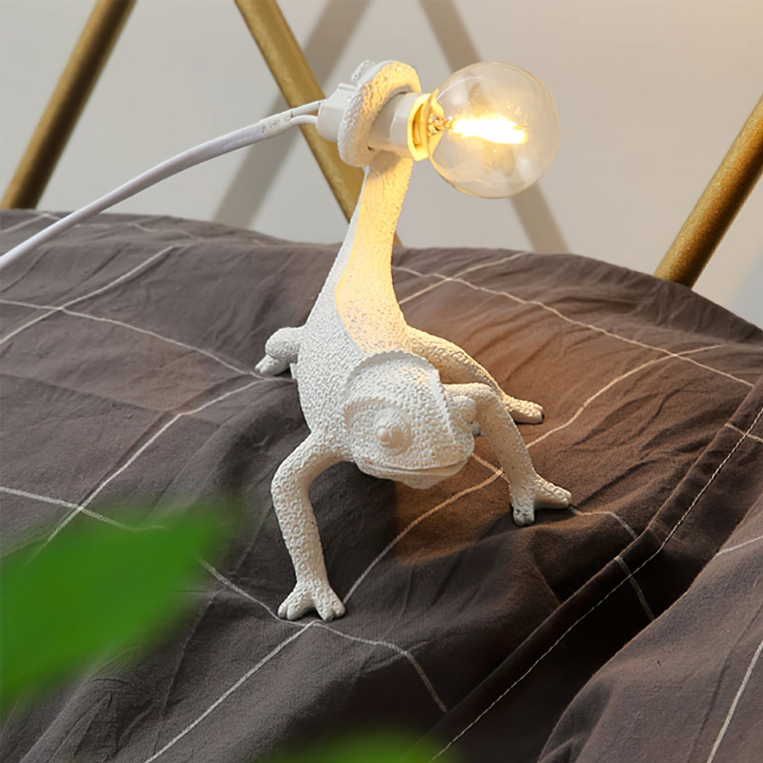 Lisslune | CamouGlow – Resin Table Lamp with Charming Chameleon Detail