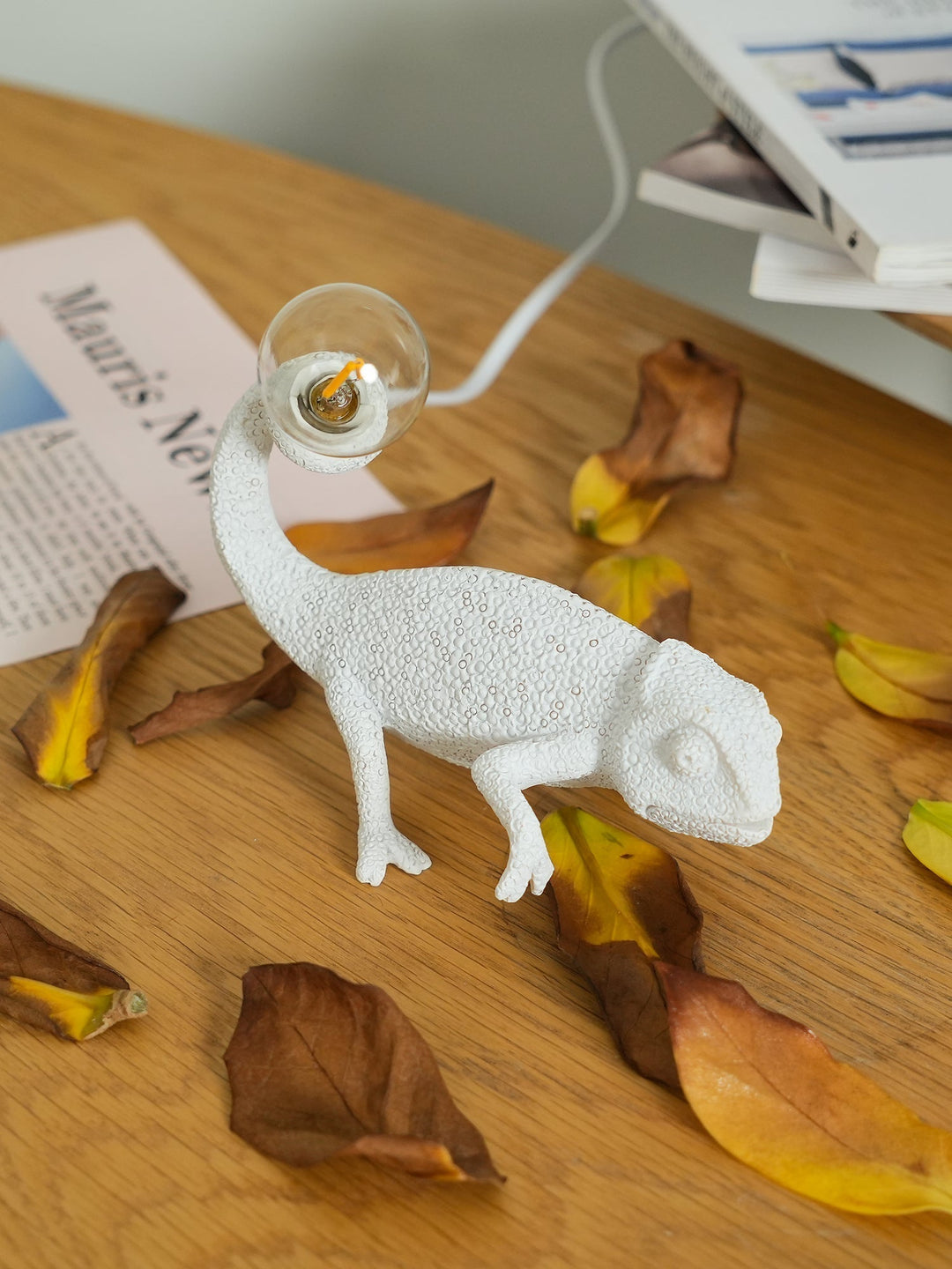 Lisslune | CamouGlow – Resin Table Lamp with Charming Chameleon Detail