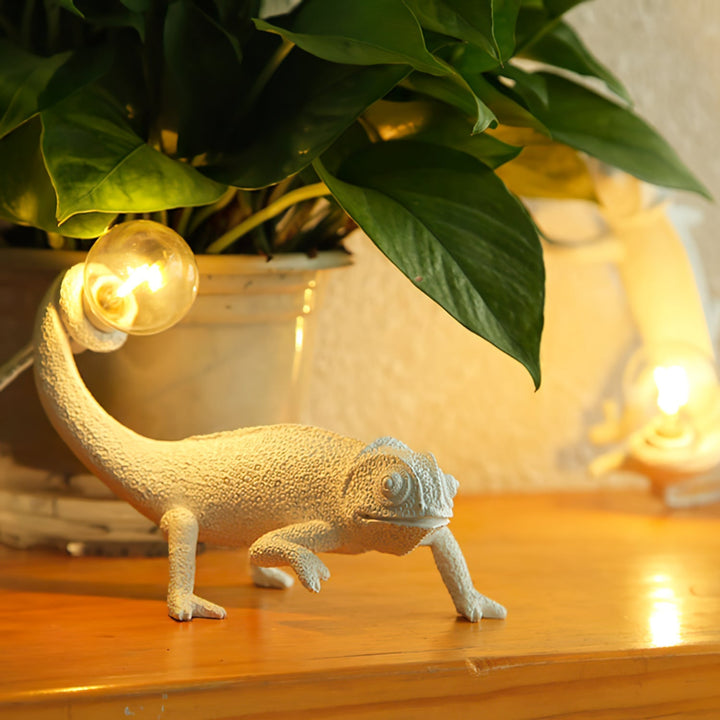 Lisslune | CamouGlow – Resin Table Lamp with Charming Chameleon Detail