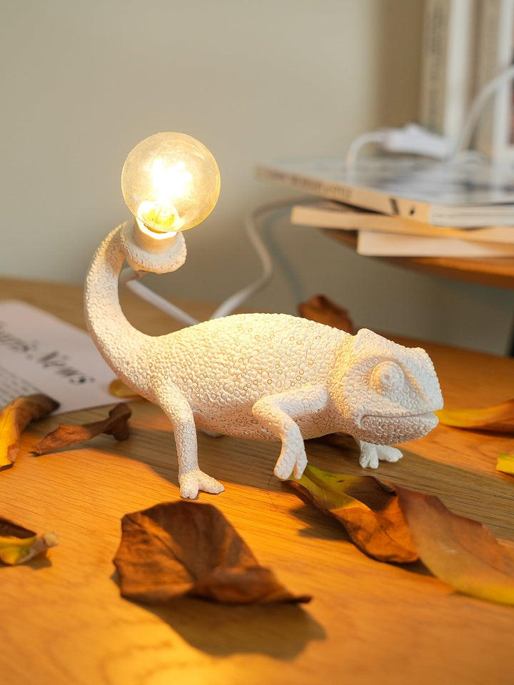 Lisslune | CamouGlow – Resin Table Lamp with Charming Chameleon Detail