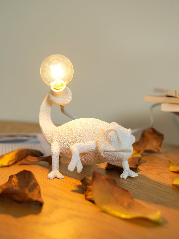 Lisslune | CamouGlow – Resin Table Lamp with Charming Chameleon Detail