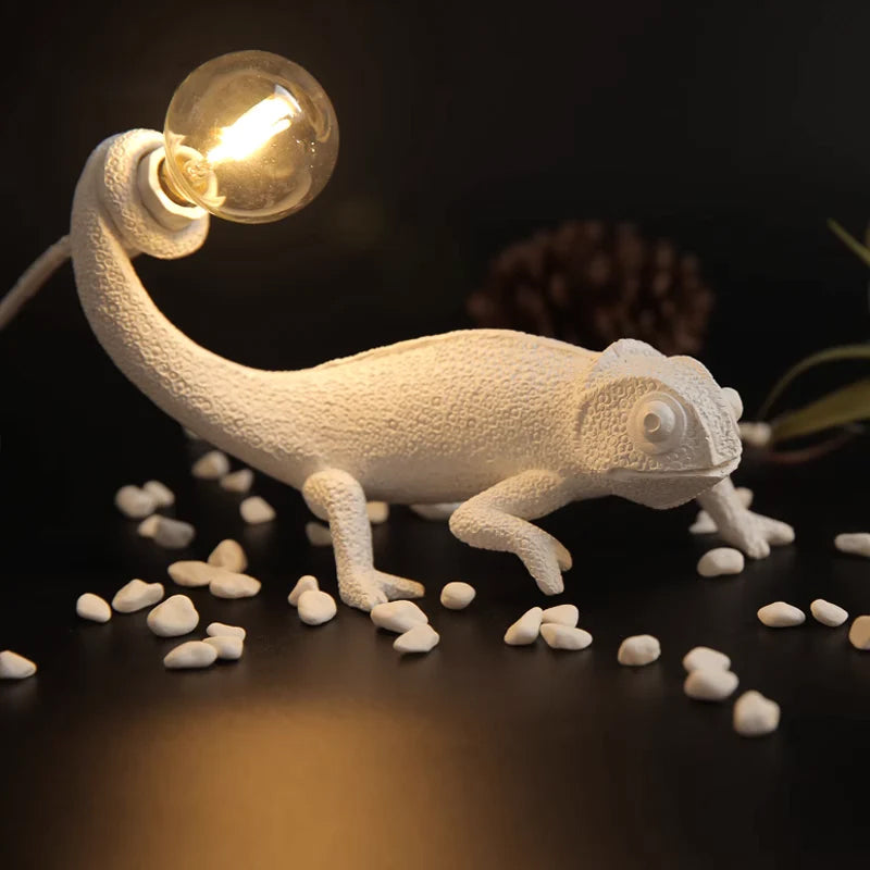 Lisslune | CamouGlow – Resin Table Lamp with Charming Chameleon Detail