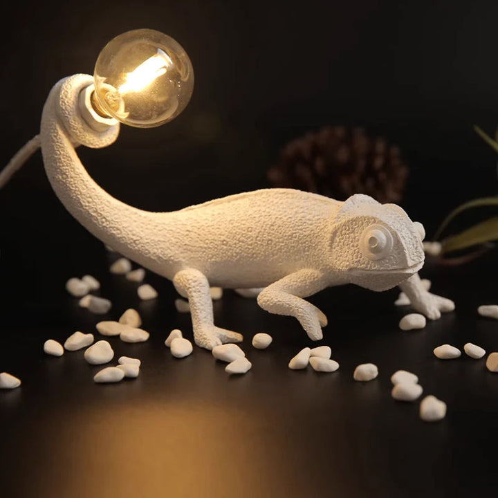 Lisslune | CamouGlow – Resin Table Lamp with Charming Chameleon Detail