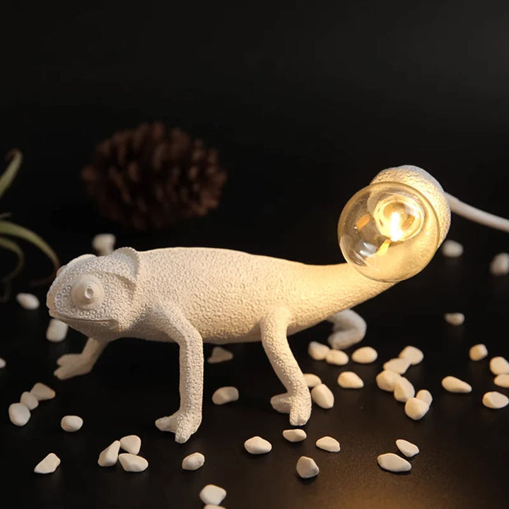 Lisslune | CamouGlow – Resin Table Lamp with Charming Chameleon Detail