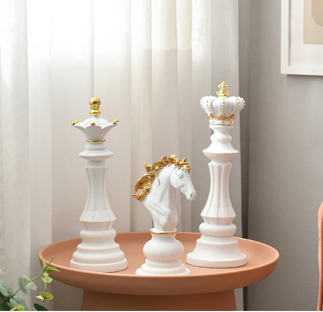 Lisslune | Black and Gold Decorative Chess Pieces Set