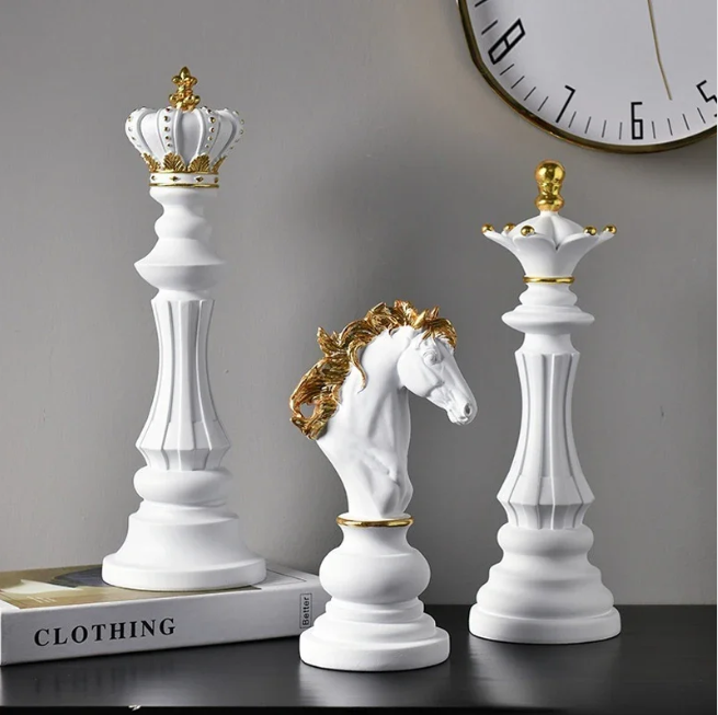 Lisslune | Black and Gold Decorative Chess Pieces Set